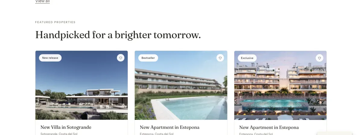 Sección Featured properties de Meva Estates con promociones cargadas desde el feed
